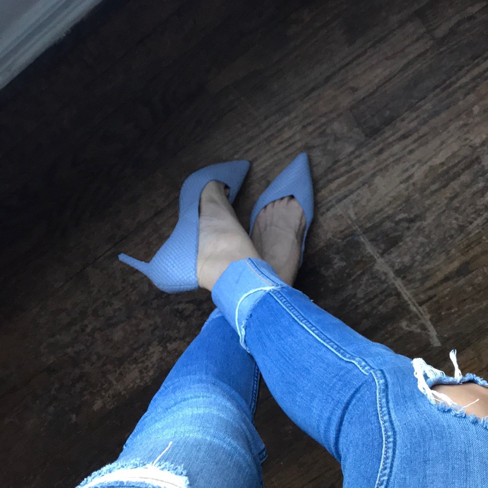 🍌Banana republic light blue pumps